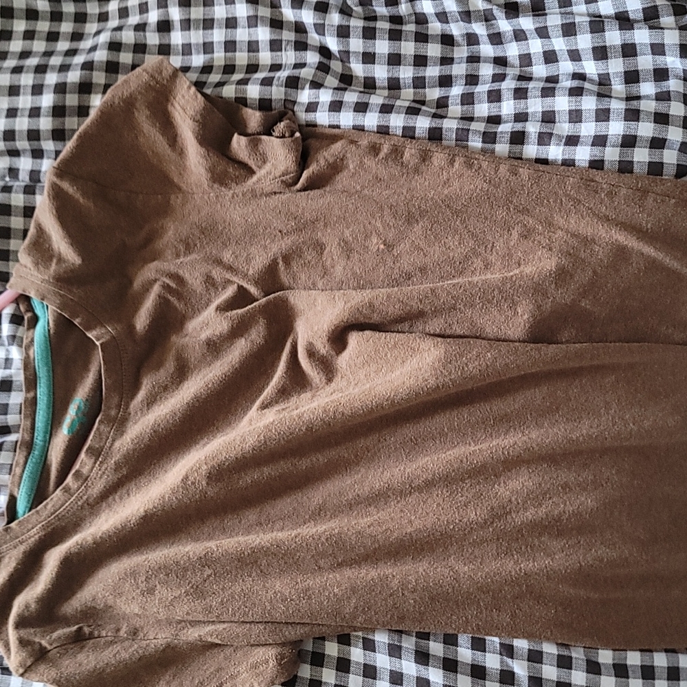 Brown t shirt